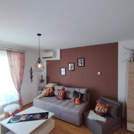 - Bee Happy Apartment