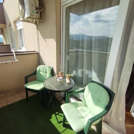 - Bee Happy Apartment